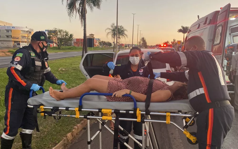 Mulher dá à luz dentro de carro após entrar em trabalho de parto quando passava pela br-040, em valparaíso de goiás