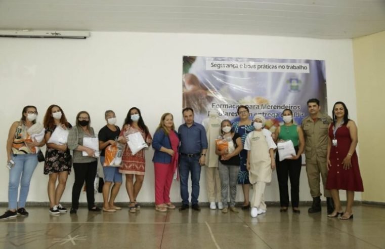 SECRETARIA DE EDUCAÇÃO PROMOVE PRIMEIRA FORMAÇÃO DE 2022 PARA MERENDEIROS ESCOLARES