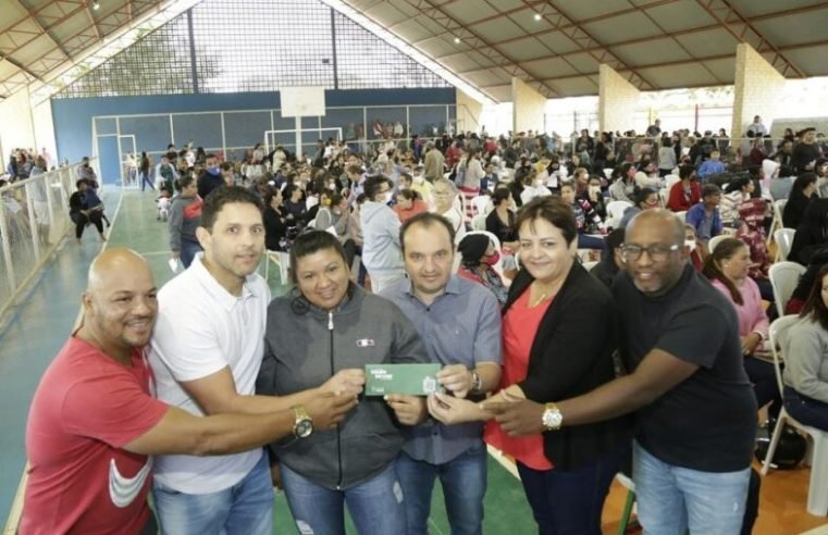 ENTREGA DE CARTÃO DO ALUGUEL SOCIAL CHEGA A VALPARAÍSO DE GOIÁS