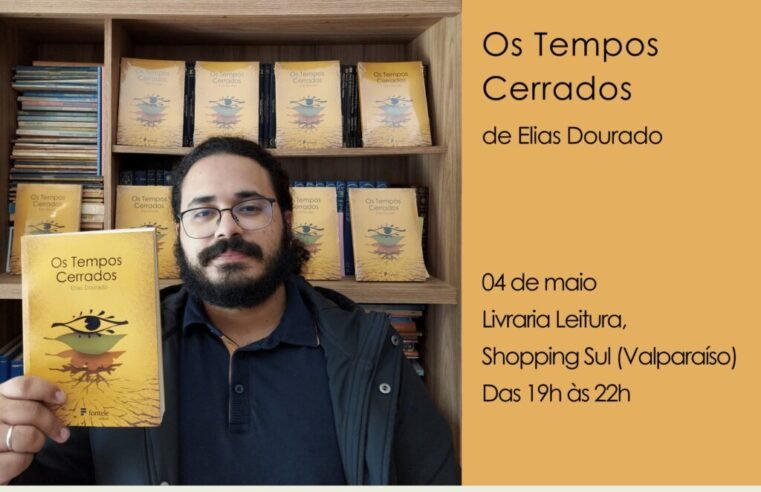 PROFESSOR DO COLÉGIO ESTADUAL JARDIM ORIENTE LANÇA LIVRO NA LIVRARIA LEITURA DO SHOPPING SUL