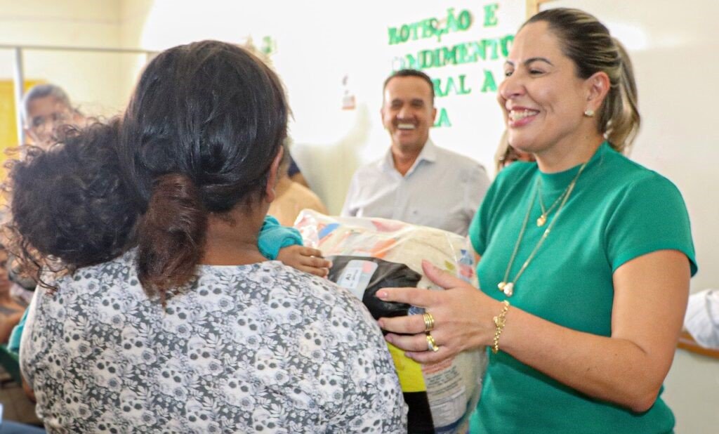 SECRETARIA DE ASSISTÊNCIA SOCIAL REALIZA ENTREGA MENSAL DE CESTAS BÁSICAS