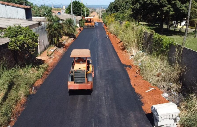 TRECHO DA RUA GUAJAJARAS RECEBE PAVIMENTAÇÃO ASFÁLTICA